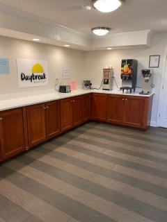 Days Inn & Suites Mobile - Tillmans Corner - 1