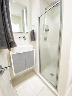 Luxury Studio Apartment IN Downtown! 23 - 2