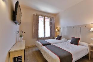 Hostal La Chata by Vivere Stays - 2