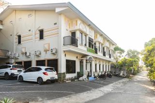 RedDoorz Plus @ Jalan Pumorow Manado - Manado - 0