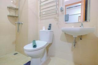 Minimalist and Posh 1BR The Oasis Cikarang Apartment By Travelio - 6