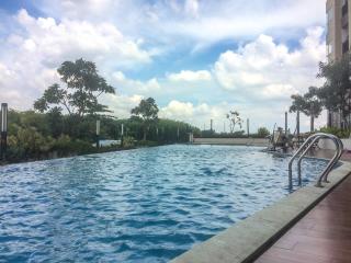 Minimalist and Posh 1BR The Oasis Cikarang Apartment By Travelio - Bekasi - 5