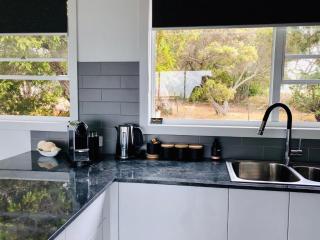 BINALONG BRAE @ Bay of Fires Two bedroom both with ensuites - Binalong Bay - 5