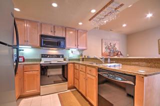 Luxe Lakeside Regatta Bay Getaway with Pool Access! - Lake Ozark - 2