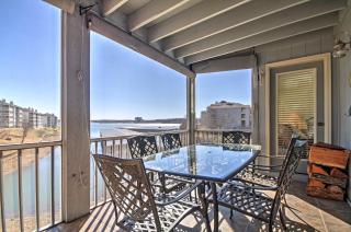 Luxe Lakeside Regatta Bay Getaway with Pool Access! - Lake Ozark - 0