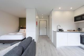 LovelyStay - Modern Loft with Gym & Free Parking minutes away from CBD - Porto - 8