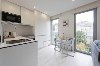 LovelyStay - Modern Loft with Gym & Free Parking minutes away from CBD - Porto - 2