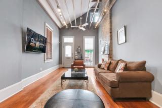 Cozy and Charming House Close to St Charles Ave - New Orleans - 0