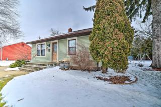 Modern Home with Backyard, 1 Mi to Dtwn Sturgeon Bay - 9