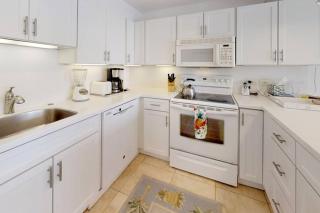 Perfect location & Unbelievable Views at Lahaina Roads - 6