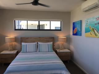 BEACH Luxury Upmarket 2B 2B OCEAN VIEWS 250m to BUDDINA BEACH! - Buddina - 1