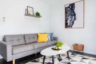 Modern Beach Front Apartment - Airlie Beach - 8
