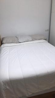APARTAMENTO ESTUDIO LOFT en el Centro para 3 o 4 Personas Cama doble y sofá cama Check in a partir de las 15 y 30 min pm y check out hasta las 11 y 30 pm con wifi Normalmente No se puede adelantar el check in - Torremolinos - 2