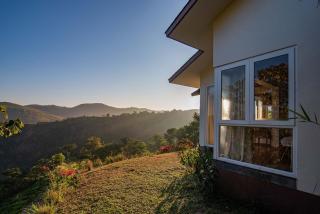 Vaga Roville- Tea Plantation Valley View by StayVista - Vagamon - 5