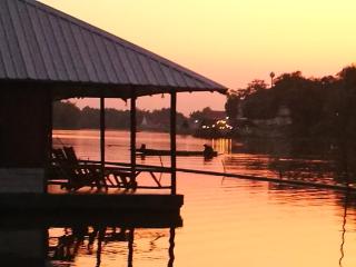 River Marina Resort - Uthai Thani - 4