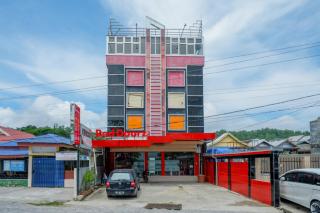 RedDoorz near Kendari Beach 2 - Kendari - 7