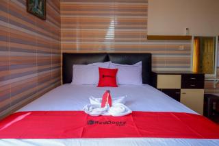 RedDoorz near Kendari Beach 2 - Kendari - 0