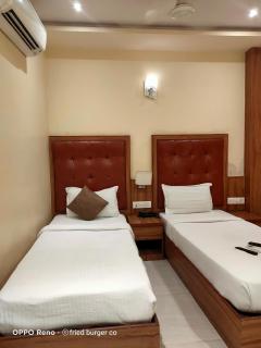 Aster Hotel Near Mumbai Airport - Bombay - 4