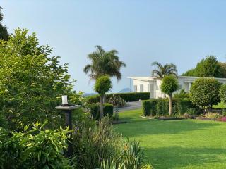 Tropical Avocado Orchard Escape Ohauiti - 0