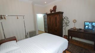 Charming 2 Bedroom Apartment in Heart of Kyiv - 1