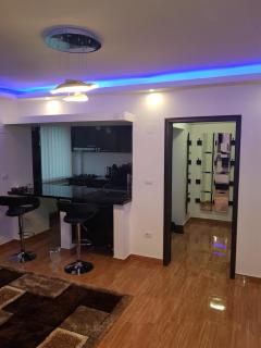 Mirrors Old Town Central - 3