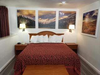 Days Inn by Wyndham Bishop - 9