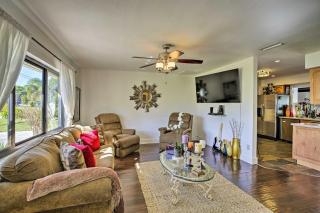Pet-Friendly Oasis with Deck and Fire Pit in Bokeelia! - Bokeelia - 6