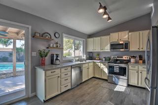 Scottsdale Home with Pool, Yard, Hammock and Fire Pit! - Scottsdale - 2