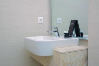 Best Price Studio Apartment at Gold Coast By Travelio - 1