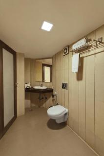 Central Beacon Hotel - Surat - 7