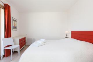 High-Standard 2-Bedroom Apartment with Sea View and Large Terrace - 4