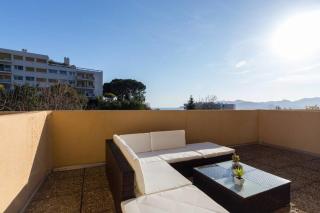 Haven of Peace 1-Br Terrace with Sea View & Pool - 5