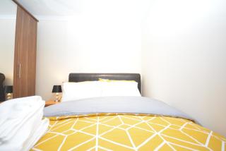 London Luxury 5 Bedroom House 2 min walk to the Tube Station - Dagenham - 5