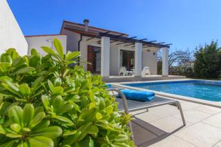 Cozy villa Nina with private pool near Pula, 2km from the beach - Šišan - 7