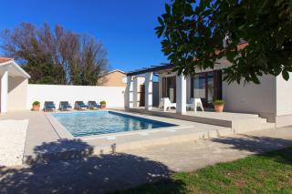 Cozy villa Nina with private pool near Pula, 2km from the beach - Šišan - 4