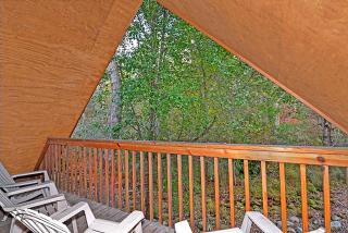 BEAR FOOTIN' on the CREEK - Gatlinburg - 9