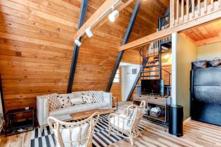 Golden A-Frame - Swanton - 7
