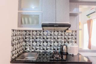 Warm and Cozy 2BR Green Pramuka Apartment near Mall By Travelio - Giacarta - 3
