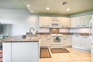 Lanai & Resort-Style Perks! Kona Townhome - 1