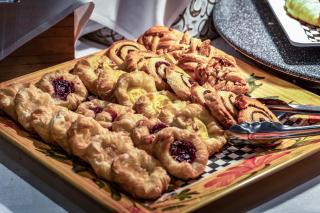 Monte Carlo Inn & Suites Downtown Markham - 2