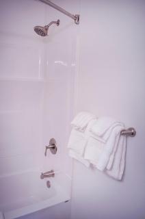 Econo Lodge Inn & Suites Sandusky South - 2