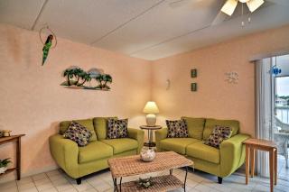 Less Than 2 Mi to Upham Beach Colorful Bungalow with Pool - St Pete Beach - 4