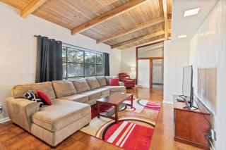 Mid-century Home 2 miles to UF, Downtown, and Shands Plus Walk to Coffee Culture, Planet Fitness and Alfred A Ring Park - Gainesville - 8