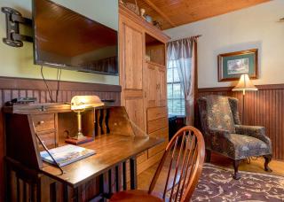 Highland Lake Inn & Resort - Flat Rock - Flat Rock - 1