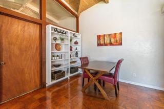 Mid-century Home 2 miles to UF, Downtown, and Shands Plus Walk to Coffee Culture, Planet Fitness and Alfred A Ring Park - Gainesville - 2