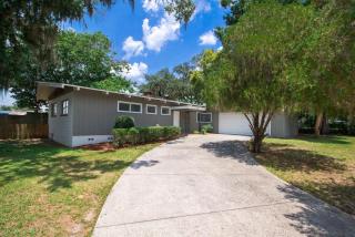 Mid-century Home 2 miles to UF, Downtown, and Shands Plus Walk to Coffee Culture, Planet Fitness and Alfred A Ring Park - Gainesville - 6