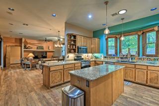 Sonoran Retreat w/ Hot Tub < 3 Mi to Sloan Park - 5