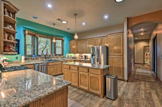 Sonoran Retreat w/ Hot Tub < 3 Mi to Sloan Park - 7