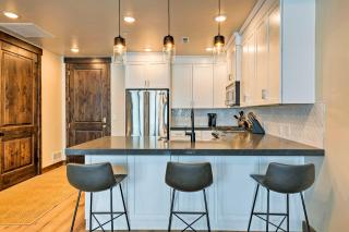 Luxe Canyons Ski Resort Condo - Walk to Ski Lift! - 7
