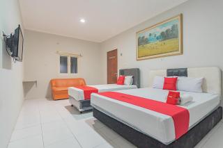 RedDoorz Plus at Bukit Cinta Street Balikpapan - Klandasan Kecil - 5